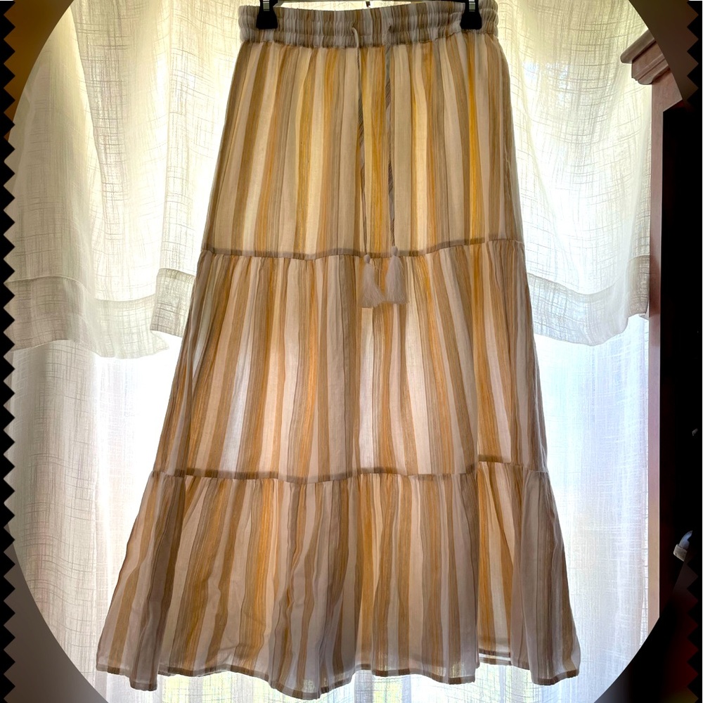 This is a new direction skirt!⭐️💛